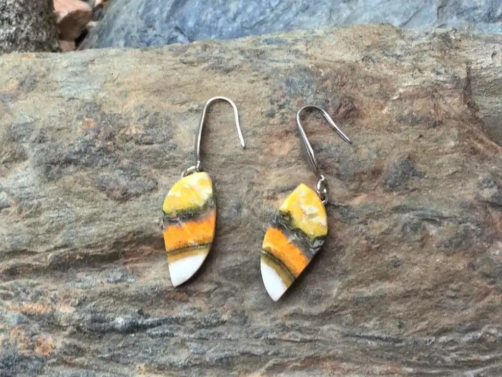 boucle-oreille-jaspe-bumble-bee-lithotherapie-grisolles-min