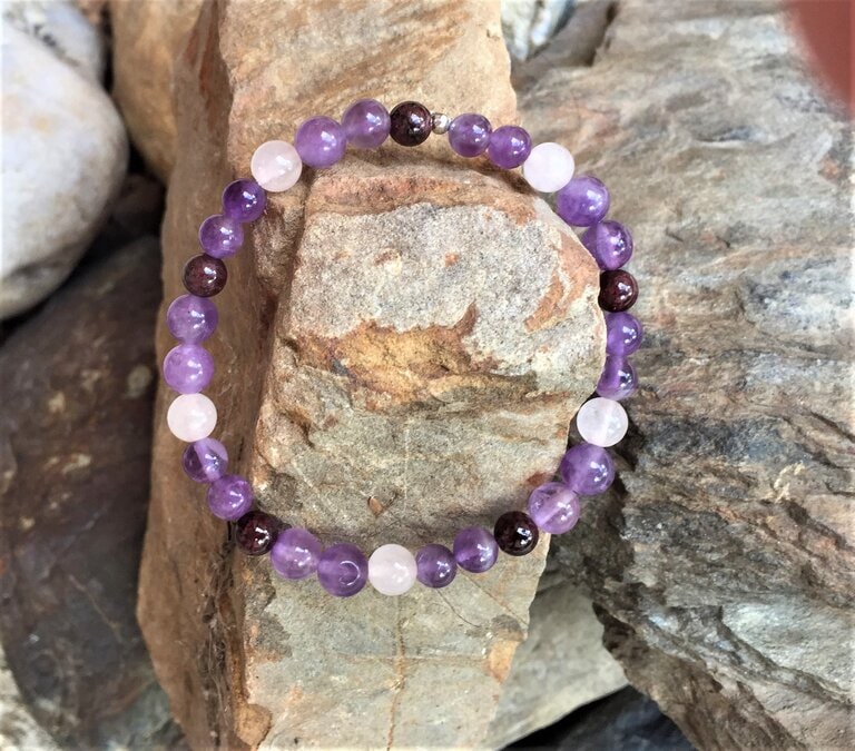 bracelet-femme-amethyste-grenat-quartz-rose-lithotherapie-toulouse