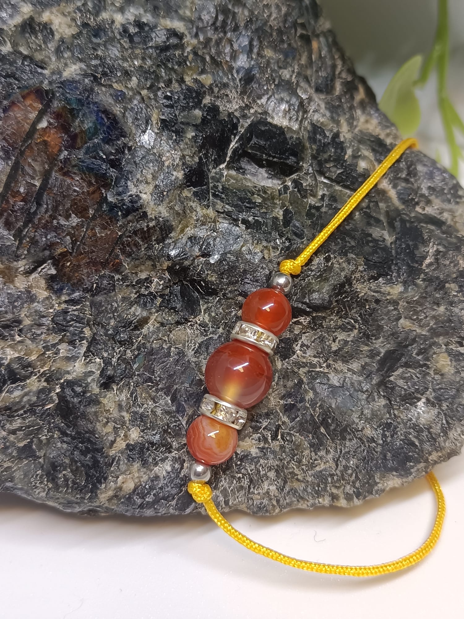 bracelet-femme-perles-cornaline-acier-inoxydable-cordon-nylon-montauban-grisolles-toulouse