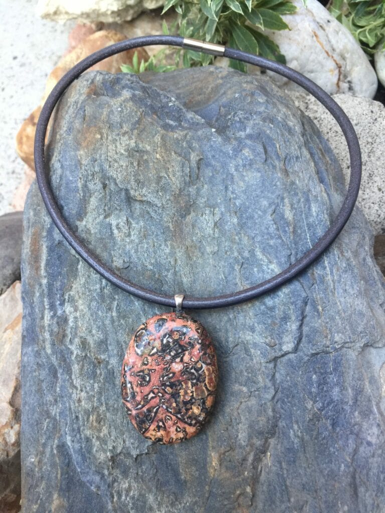 collier-jaspe-leopard-lithotherapie-grisolles-min