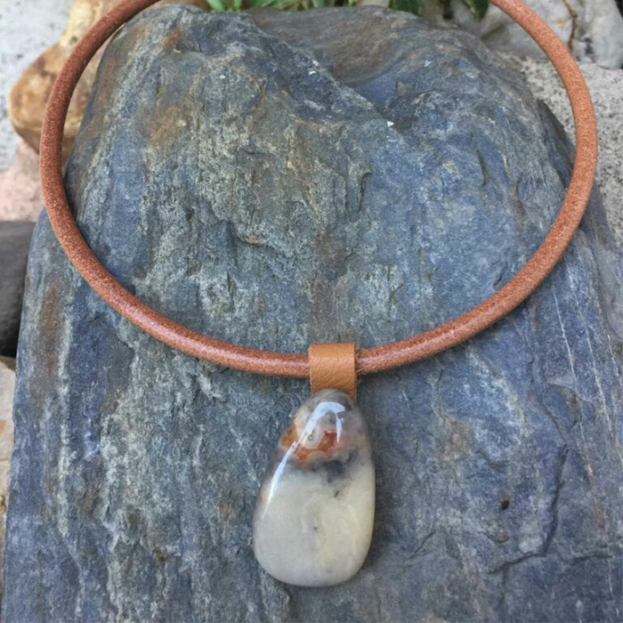 collier-ocean-cuir-lithotherapie-montauban