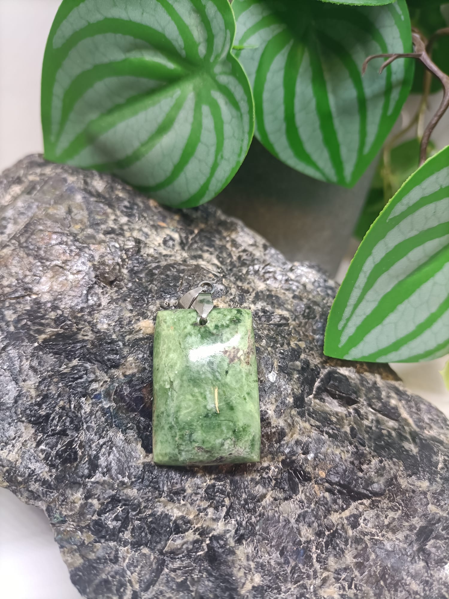 pendentif-chrysoprase-homme-bijoux-pierre-naturelle-lithotherapie-grisolles-montauban-toulouse