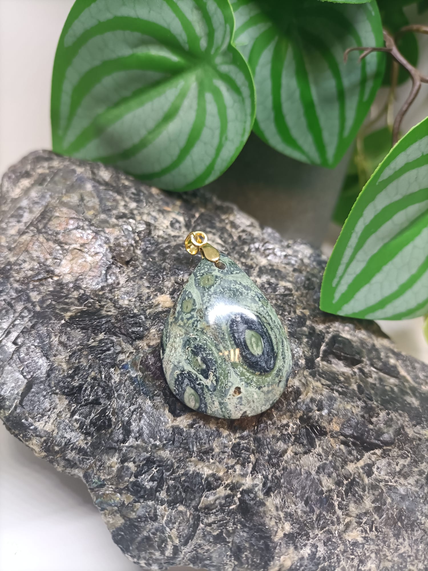 pendentif-jaspe-kambaba-homme-bijoux-pierre-naturelle-lithotherapie-grisolles-montauban-toulouse