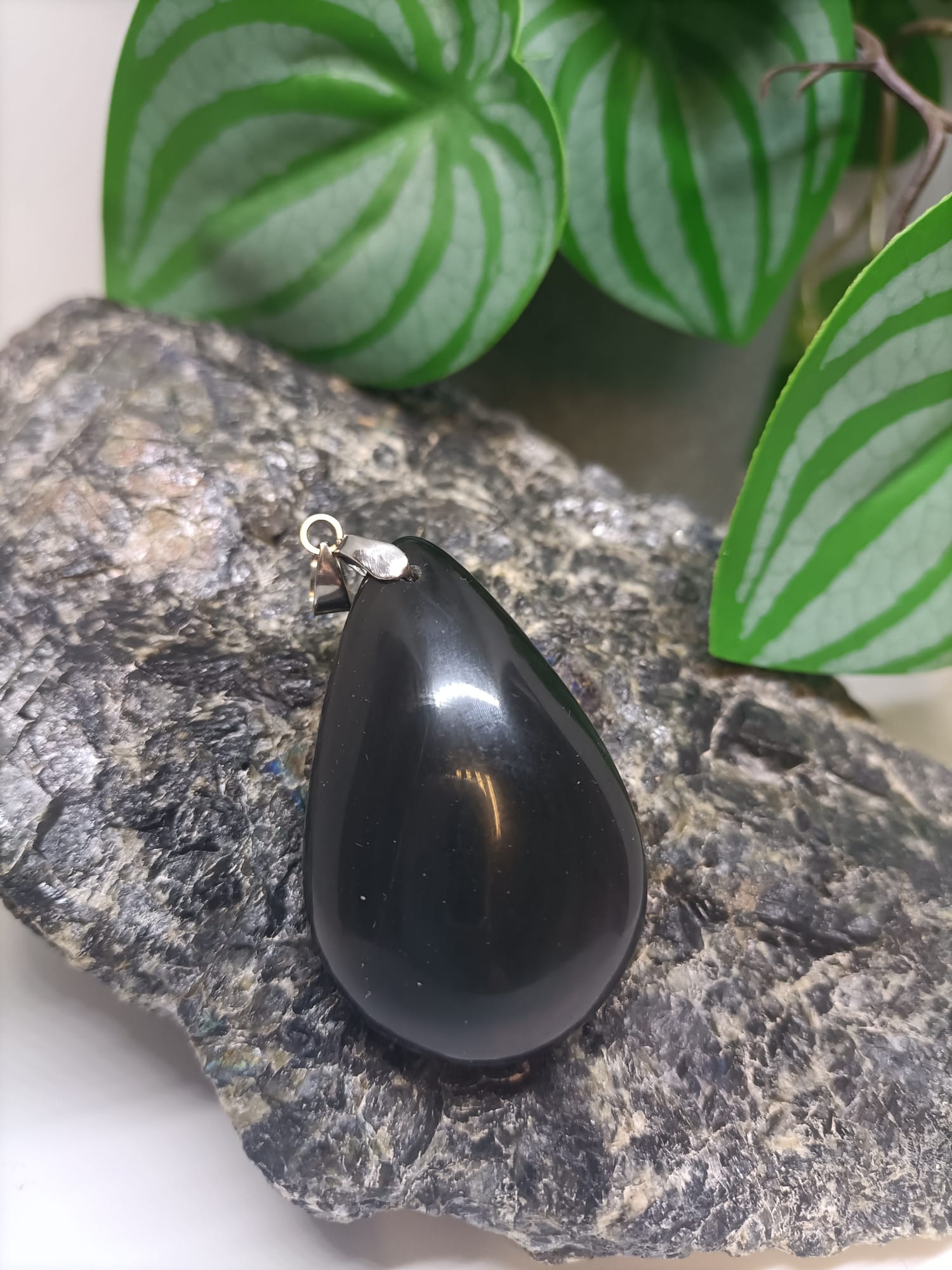 pendentif-obsidienne-oeil-celeste-homme-bijoux-pierre-naturelle-lithotherapie-grisolles-montauban-toulouse