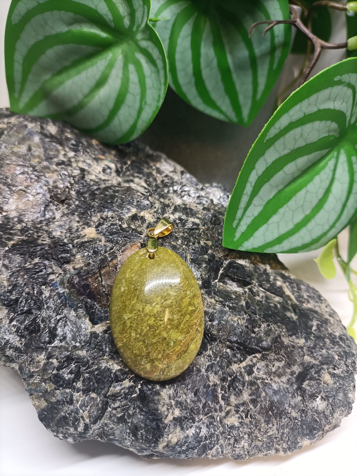 pendentif-opale-verte-homme-bijoux-pierre-naturelle-lithotherapie-grisolles-montauban-toulouse